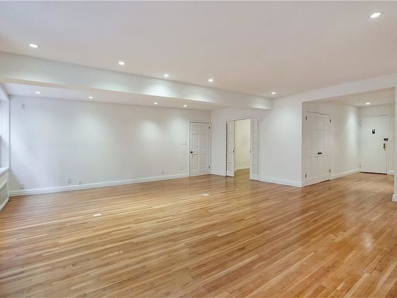 3rd image of 30 E 9th St APT 3N