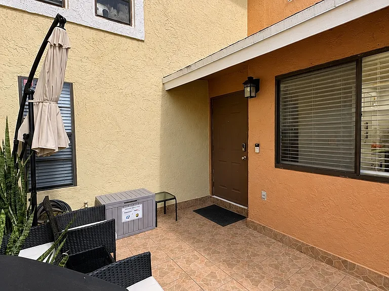 8077 NW 71st Ct — Photo 3