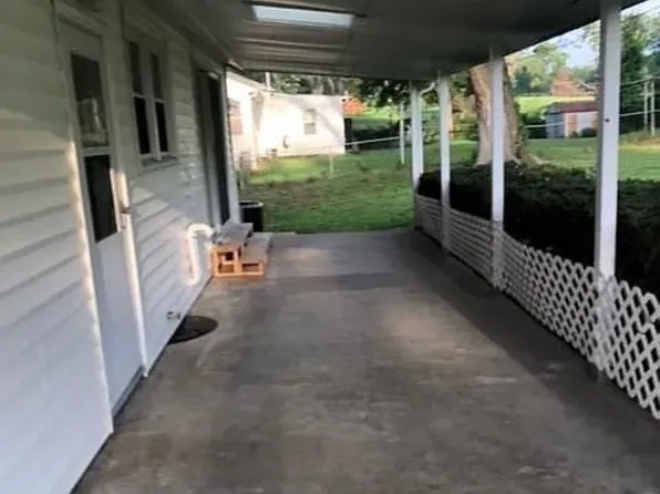 113 Woodland Rd, Lansing, KS 66043