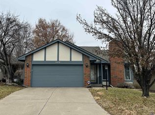 6436 SW Castle Ln, Topeka, KS 66614