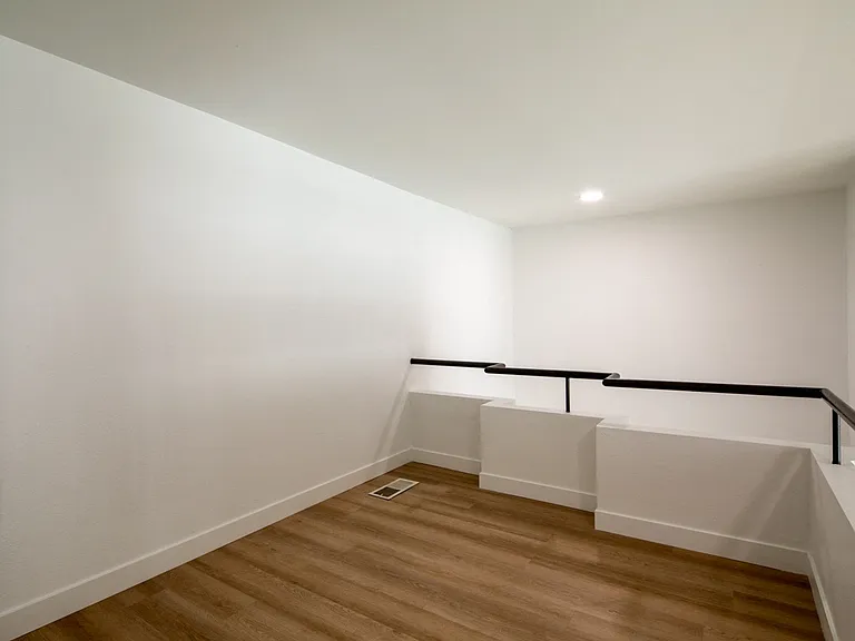 Warner Pointe — Photo 18