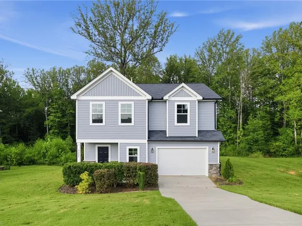 2608 Dallas Dr, Winston Salem, NC 27107
