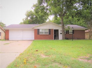 213 SE Gardens Blvd, Burleson, TX 76028