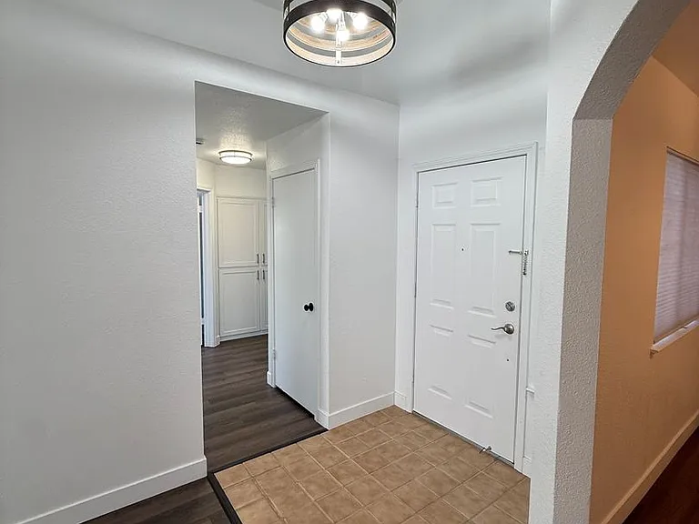 1030 Windmill Dr — Photo 7