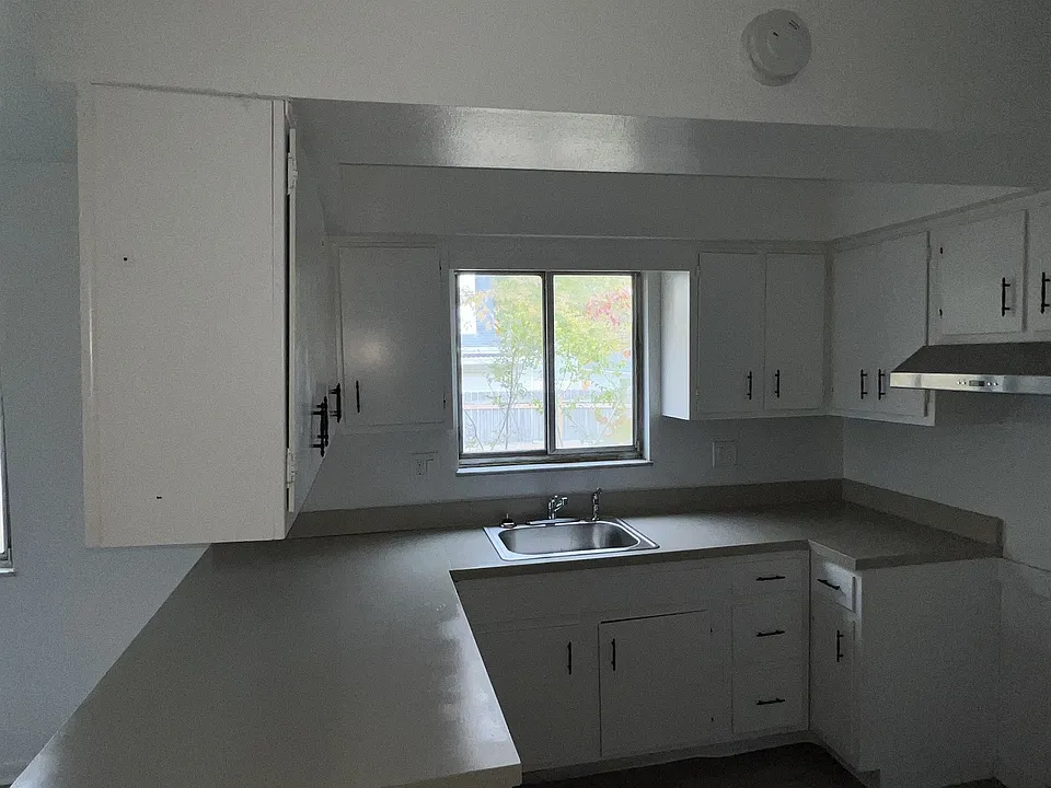 1067 Salem Ave #3