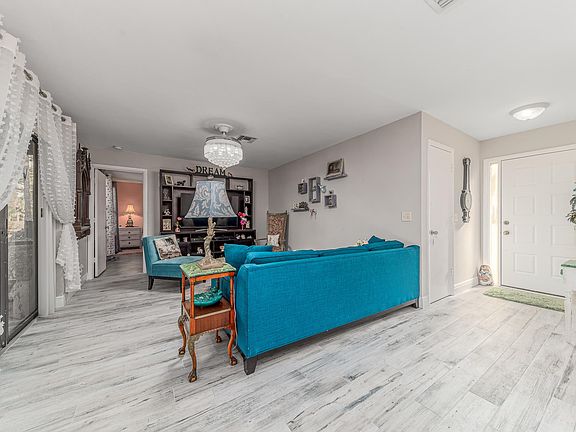 2nd image of 3960 SW Greenwood Way #5-C