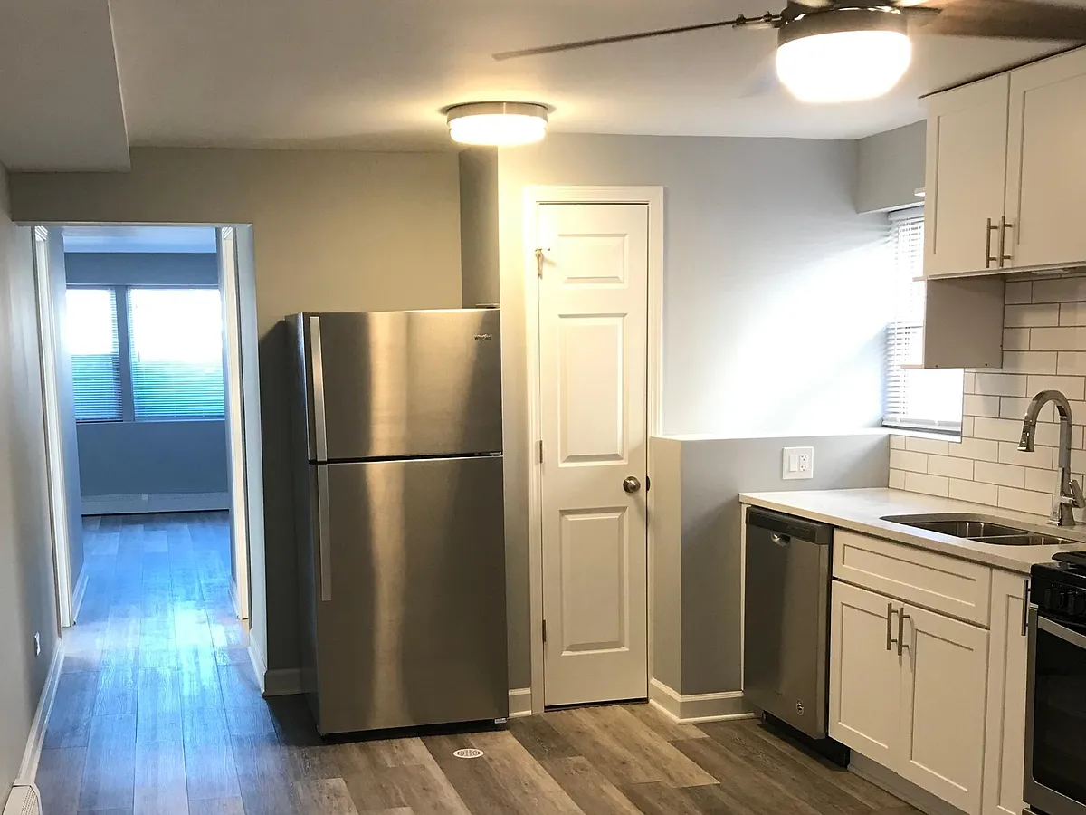 Building Photo - 8257 W Lawrence Ave #3