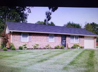 323 Manor Heights Dr, Seymour, IN 47274