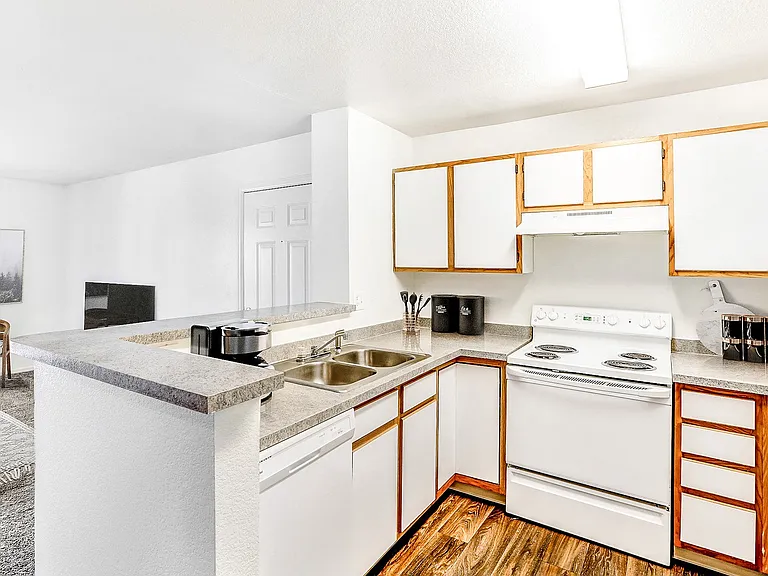 Riverwalk Apartments — Photo 12