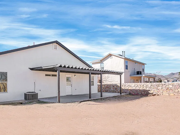 6017 Honeybee Ct — Photo 23