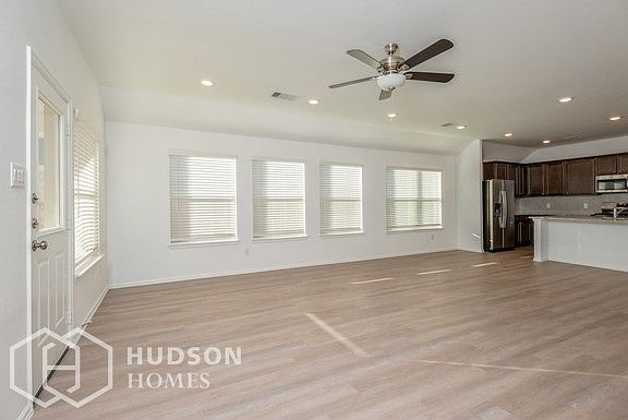 4th image of 5120 Twin Summit Dr