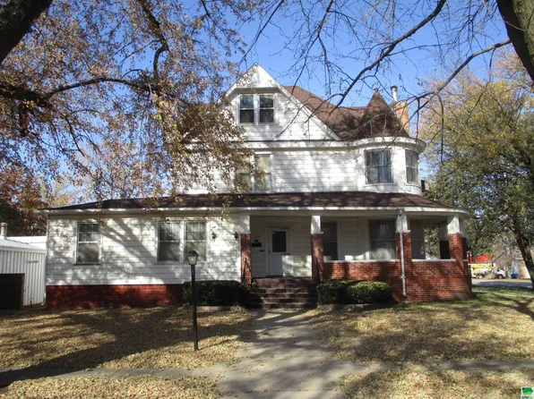 104 W Main St, Laurens, IA 50554