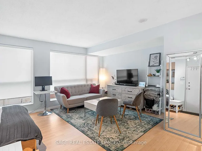 230 King St E #504 — Photo 12