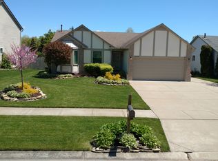 48526 Shady Glen Dr, Chesterfield, MI 48051