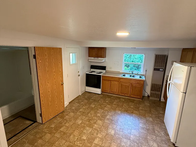 935 Worden Ave #1 — Photo 16