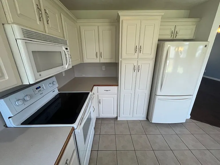 102 Rosebud Cir — Photo 17