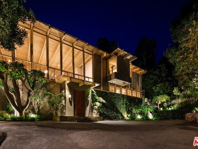 7330 Pyramid Dr, Los Angeles, CA, 90046