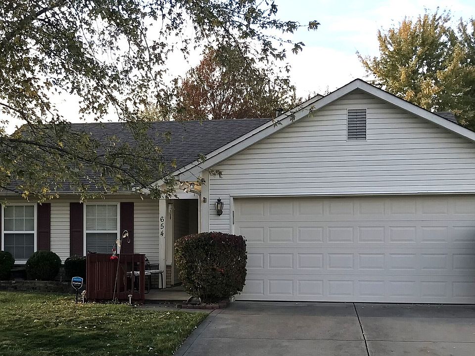 1st image of 654 Woodfield Cir