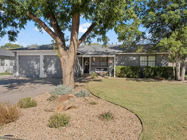 1011 13th St, Shallowater, TX 79363