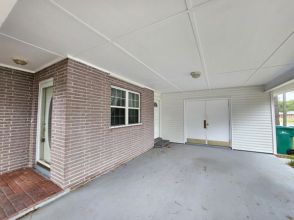 4th image of 710 Hazel Dr