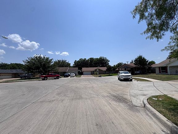 3rd image of 1610 Kingston Dr