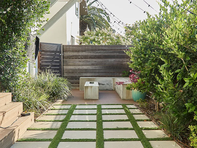 1133 Berkeley Dr — Photo 21