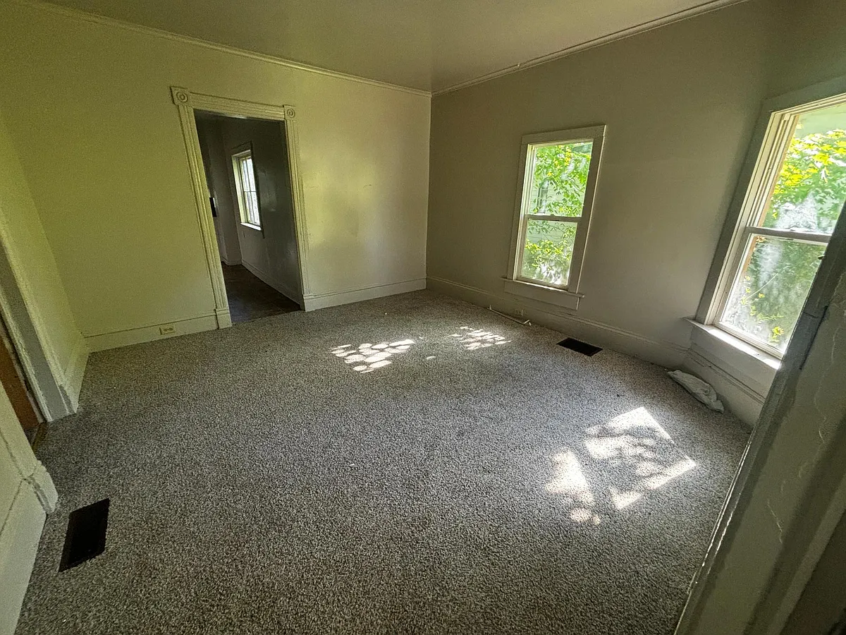 Building Photo - 1212 Summit Ave #1