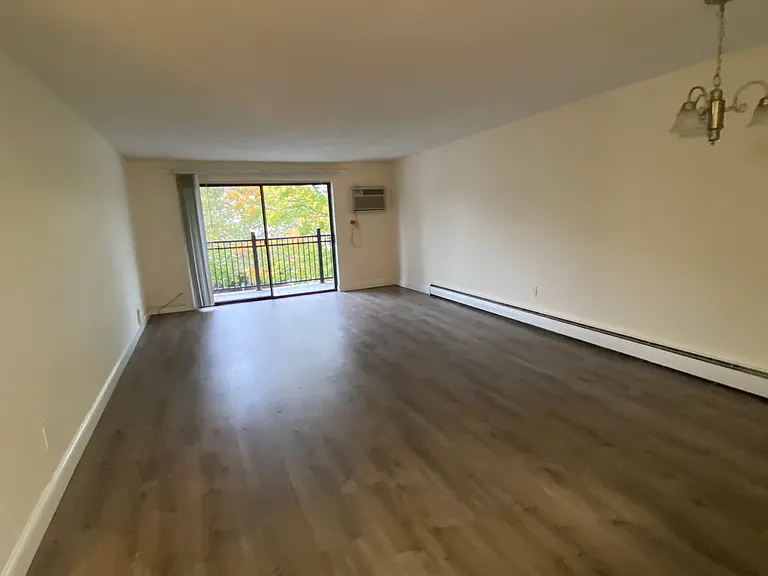 247 Main St — Photo 5