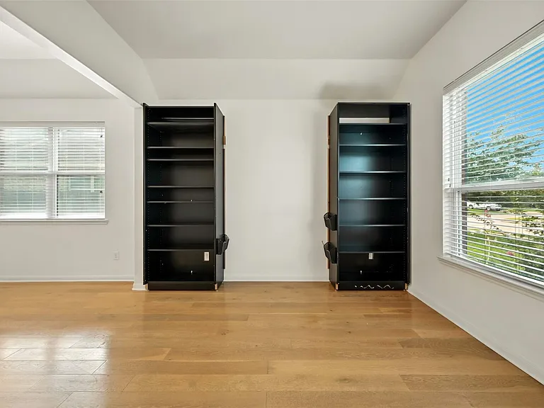 9219 Gilbert Hollow Dr — Photo 8