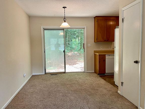 Dining Area (approximately 8' x 9')