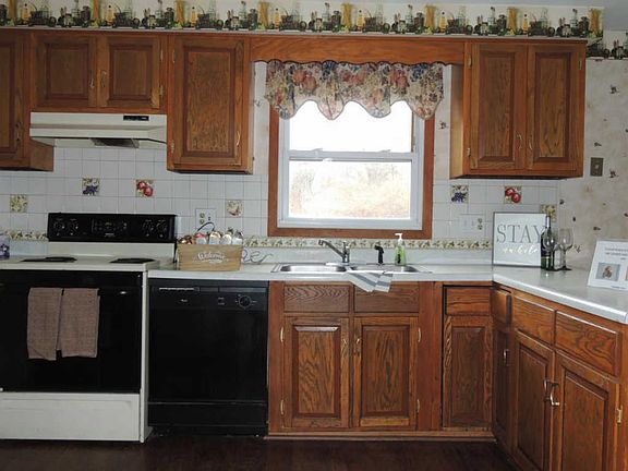 2nd image of 845 Cedarhill Dr