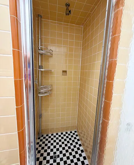 416 E 17th St #6 — Photo 7
