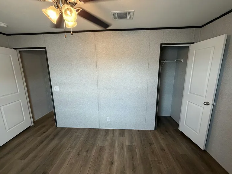 156 Lakeside Garden Cir #156 — Photo 23