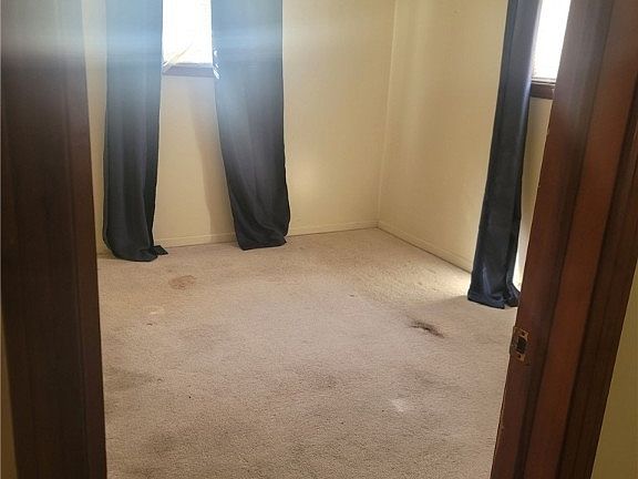 4th image of 837 Cornell St