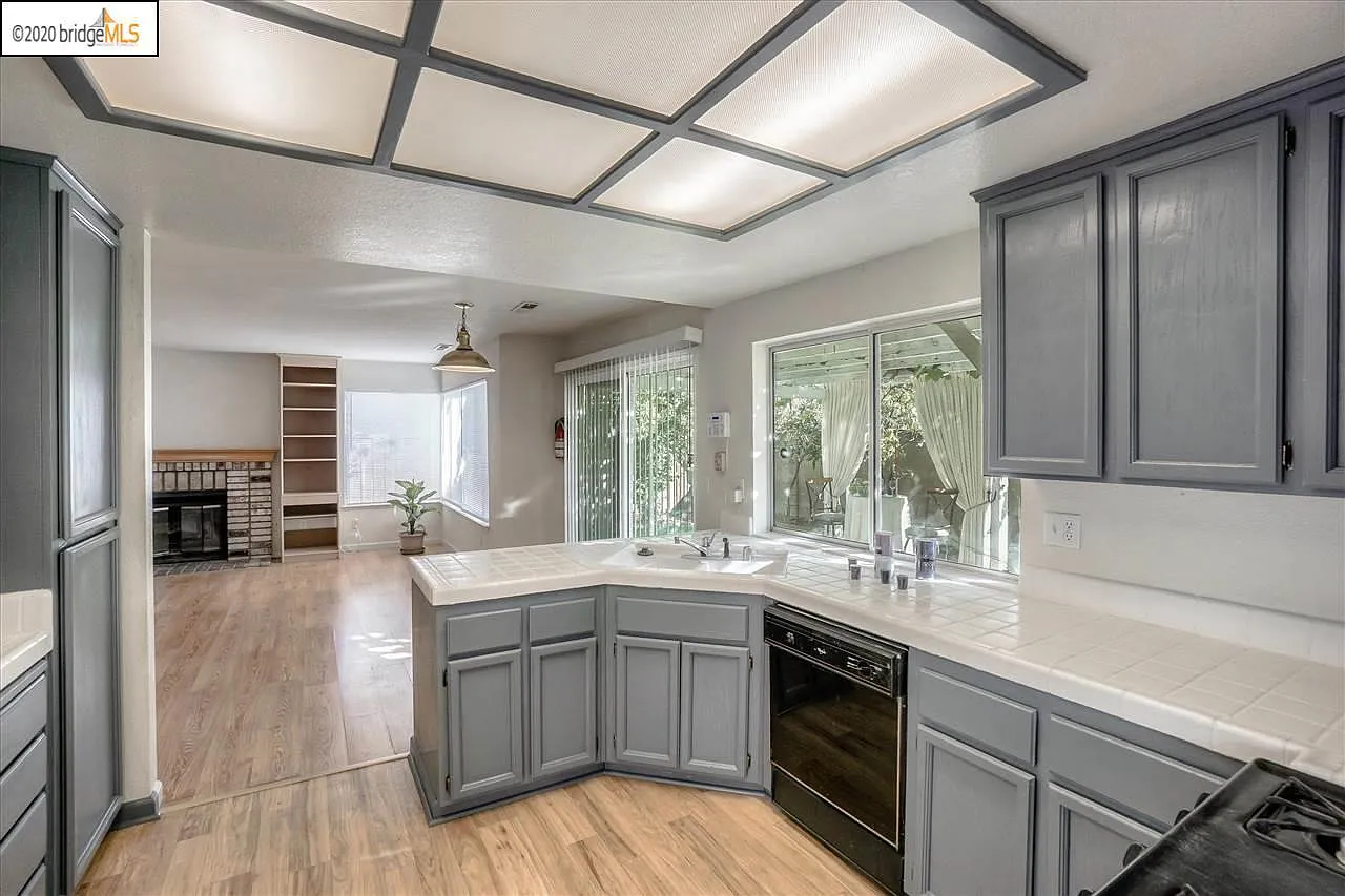 4973 Ridgeview Drive - H8 — Photo 2