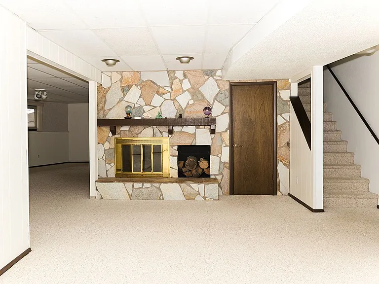 601 W Interstate Ave — Photo 28