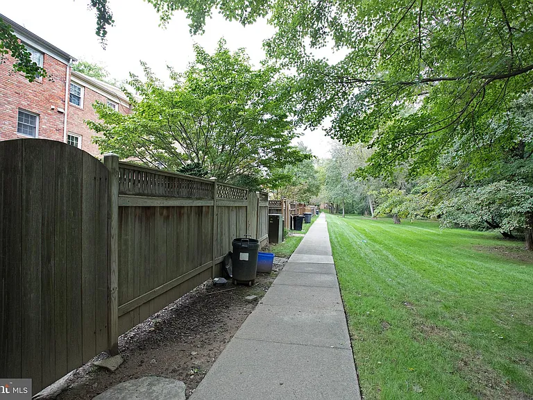 7041 Alicent Pl — Photo 18