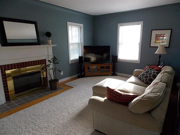 3rd image of 2257 Foster Ave NE