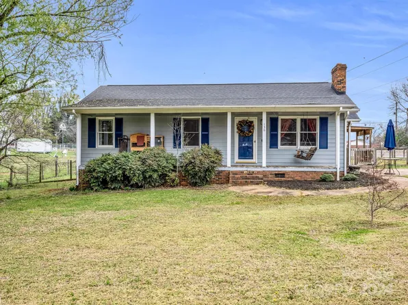 136 Church St, Ellenboro, NC 28040