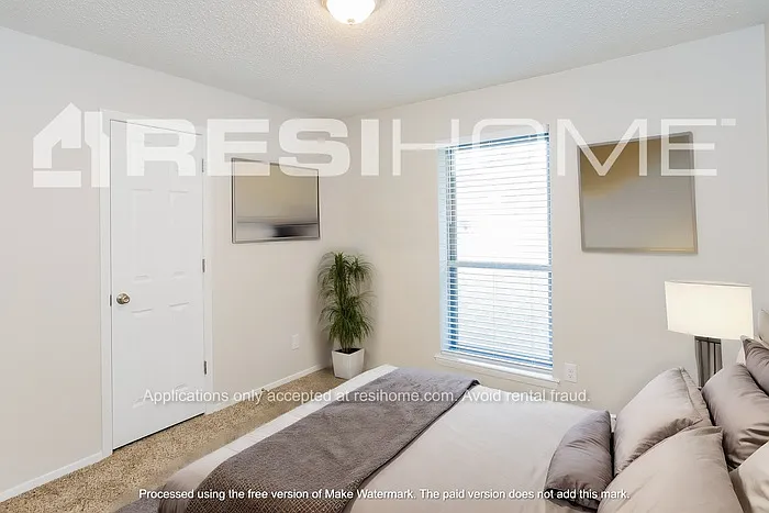 1305 Duvall Dr — Photo 9