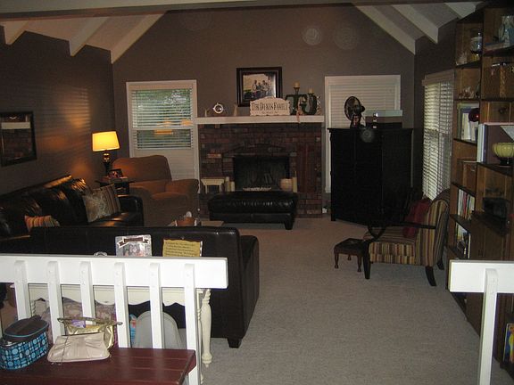 3rd image of 400 NE Wild Plum Ct