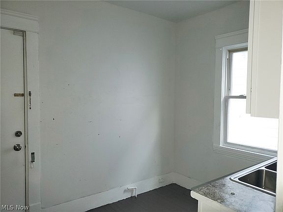3rd image of 3079-3081 W 106th St