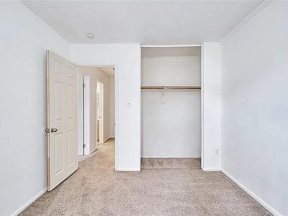 3rd image of 612 Red Horse Ln