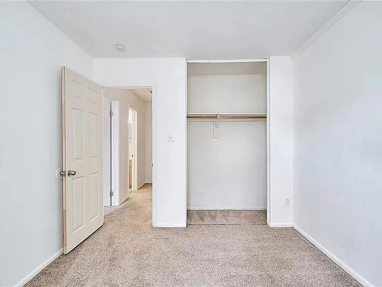 612 Red Horse Ln — Photo 3