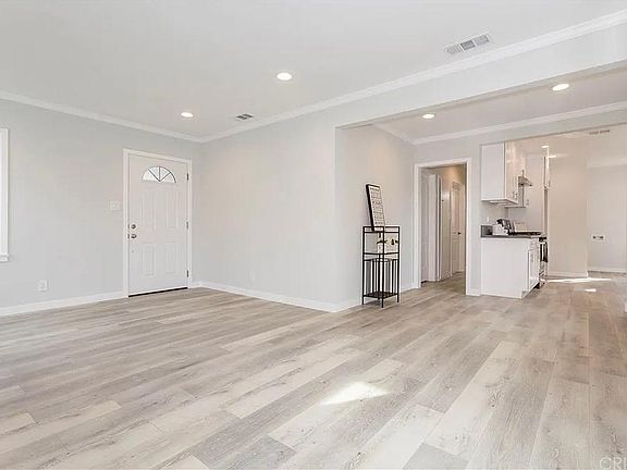 3rd image of 12561 Bromont Ave