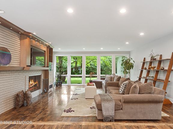 3rd image of 347 Aspen Ln