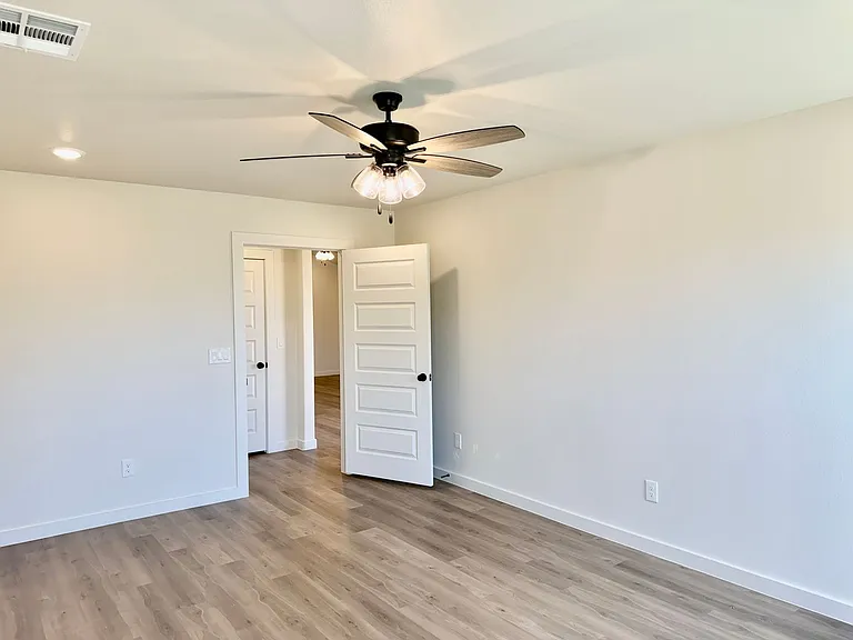 2408 Aberdeen Ave — Photo 12