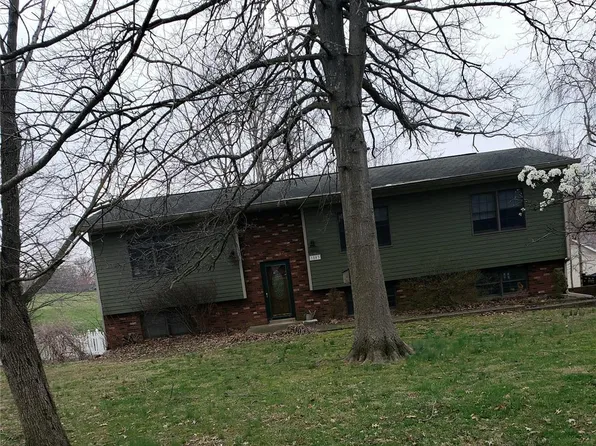 1803 Arnold Dr, Scott City, MO 63780