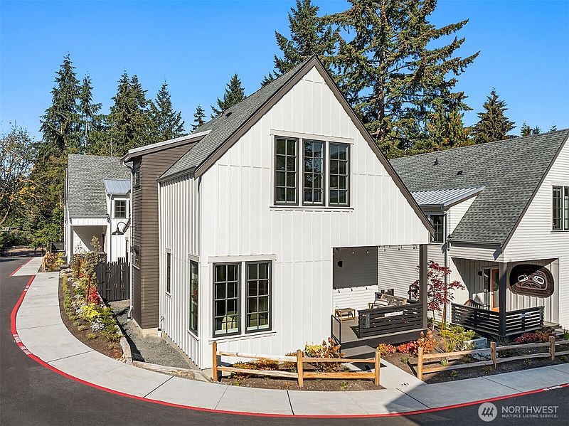 2nd image of 2218 NE 125th Street
