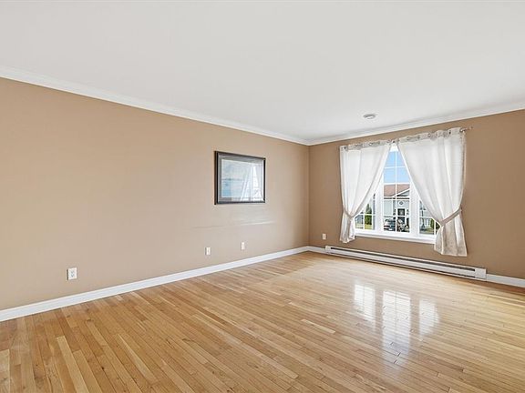 4th image of 7 Irish Loop Street